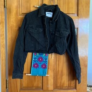 Cropped black denim jacket, size XS